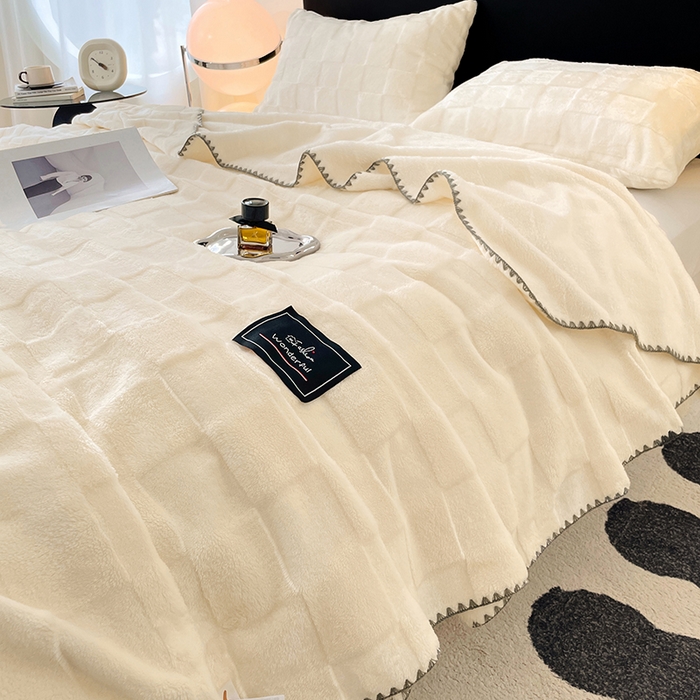 91家纺网 家纺一手货源 找家纺 楼兰公主 2025新款天鹅绒毛毯系列 月光白