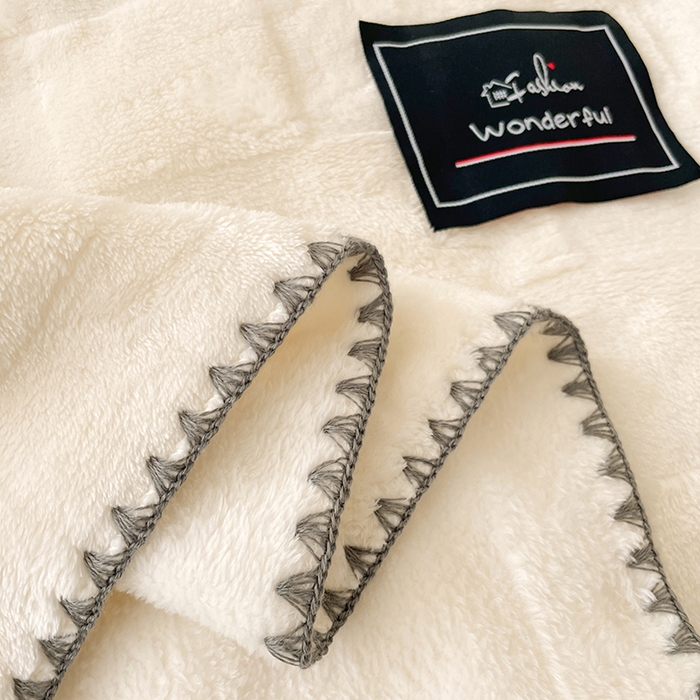 91家纺网 家纺一手货源 找家纺 楼兰公主 2025新款天鹅绒毛毯系列 月光白