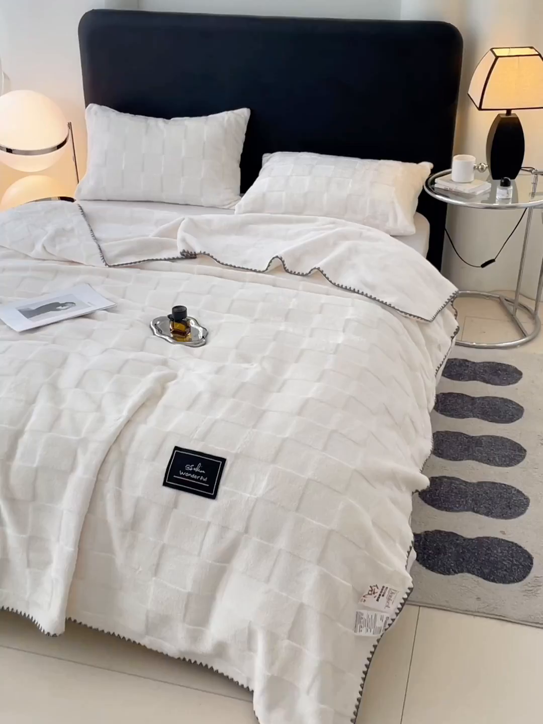 91家纺网 家纺一手货源 找家纺 楼兰公主 2025新款天鹅绒毛毯系列 月光白