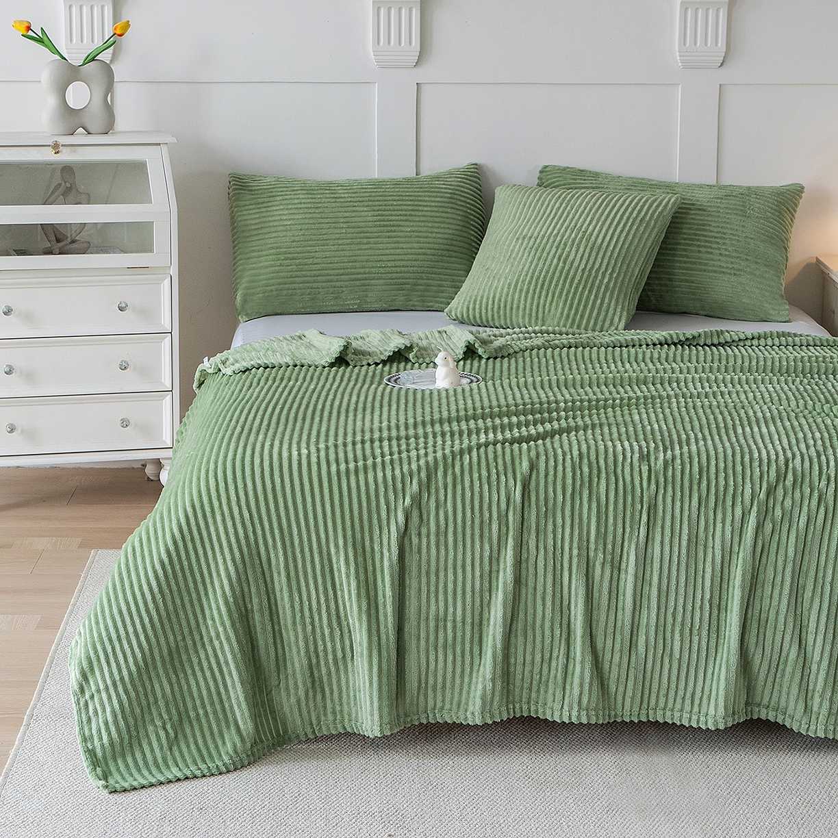 91家纺网 家纺一手货源 找家纺 （总）楼兰公主 2025新款小抽条纯色双面绒毛毯