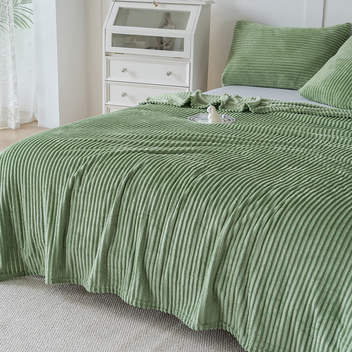 91家纺网 家纺一手货源 找家纺 （总）楼兰公主 2025新款小抽条纯色双面绒毛毯