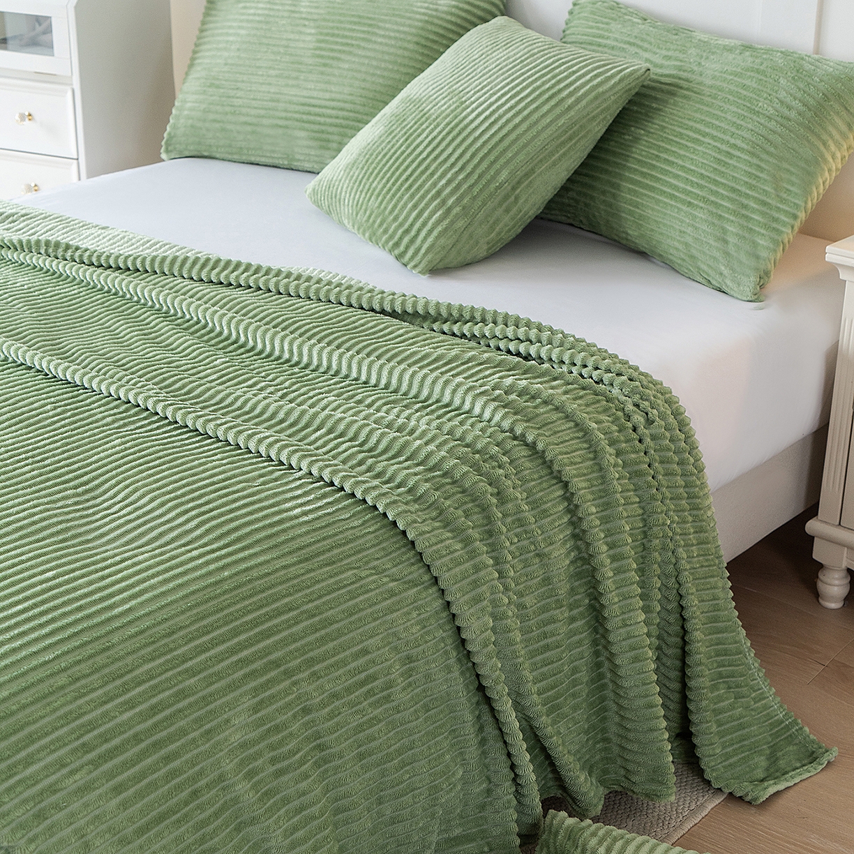 91家纺网 家纺一手货源 找家纺 （总）楼兰公主 2025新款小抽条纯色双面绒毛毯