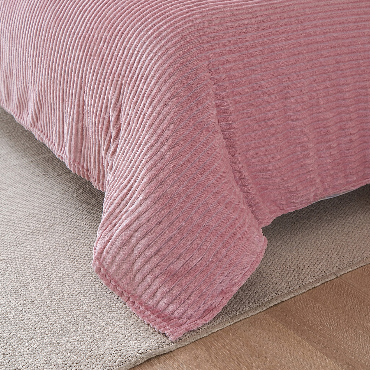 91家纺网 家纺一手货源 找家纺 楼兰公主 2025新款小抽条纯色双面绒毛毯 粉红