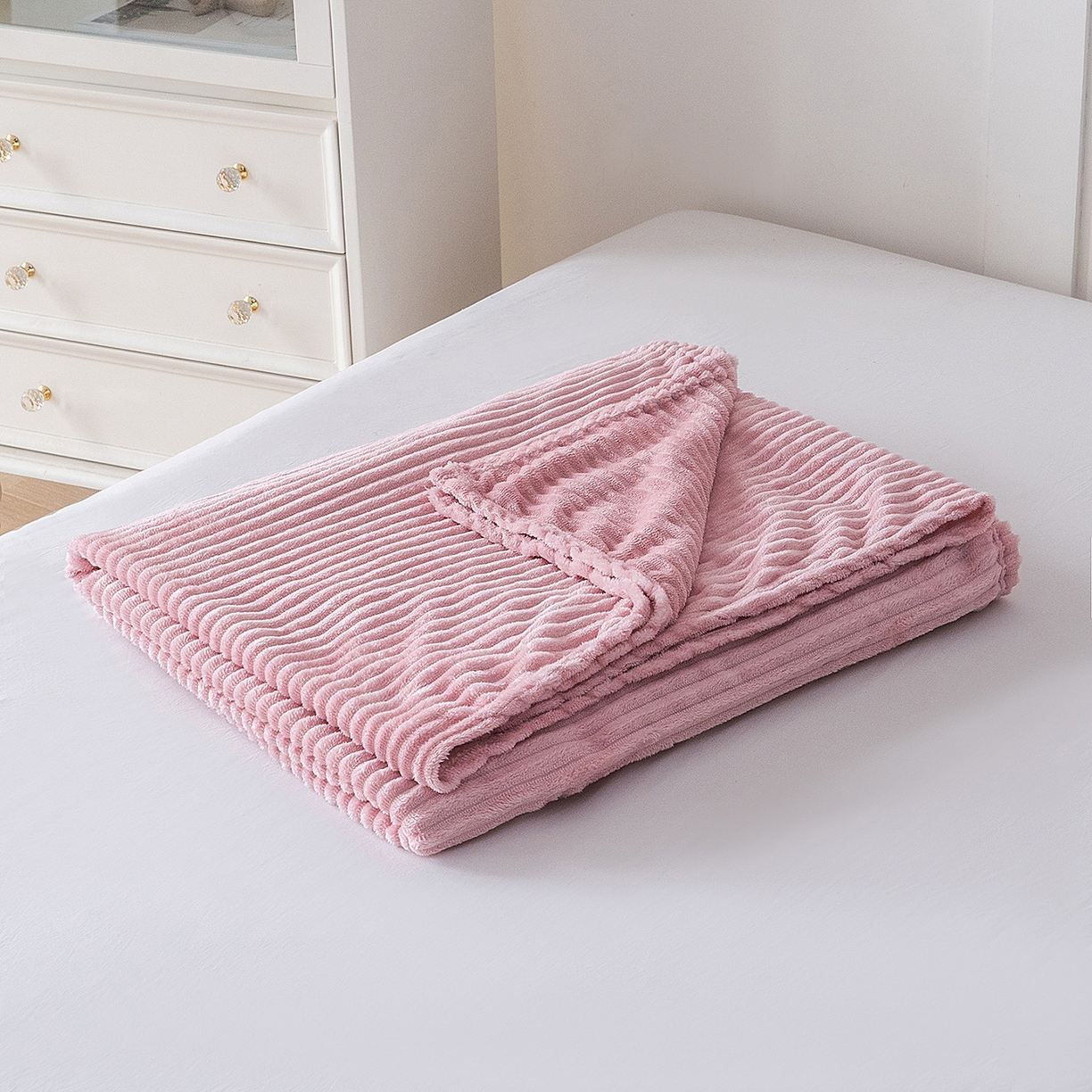 91家纺网 家纺一手货源 找家纺 楼兰公主 2025新款小抽条纯色双面绒毛毯 粉红