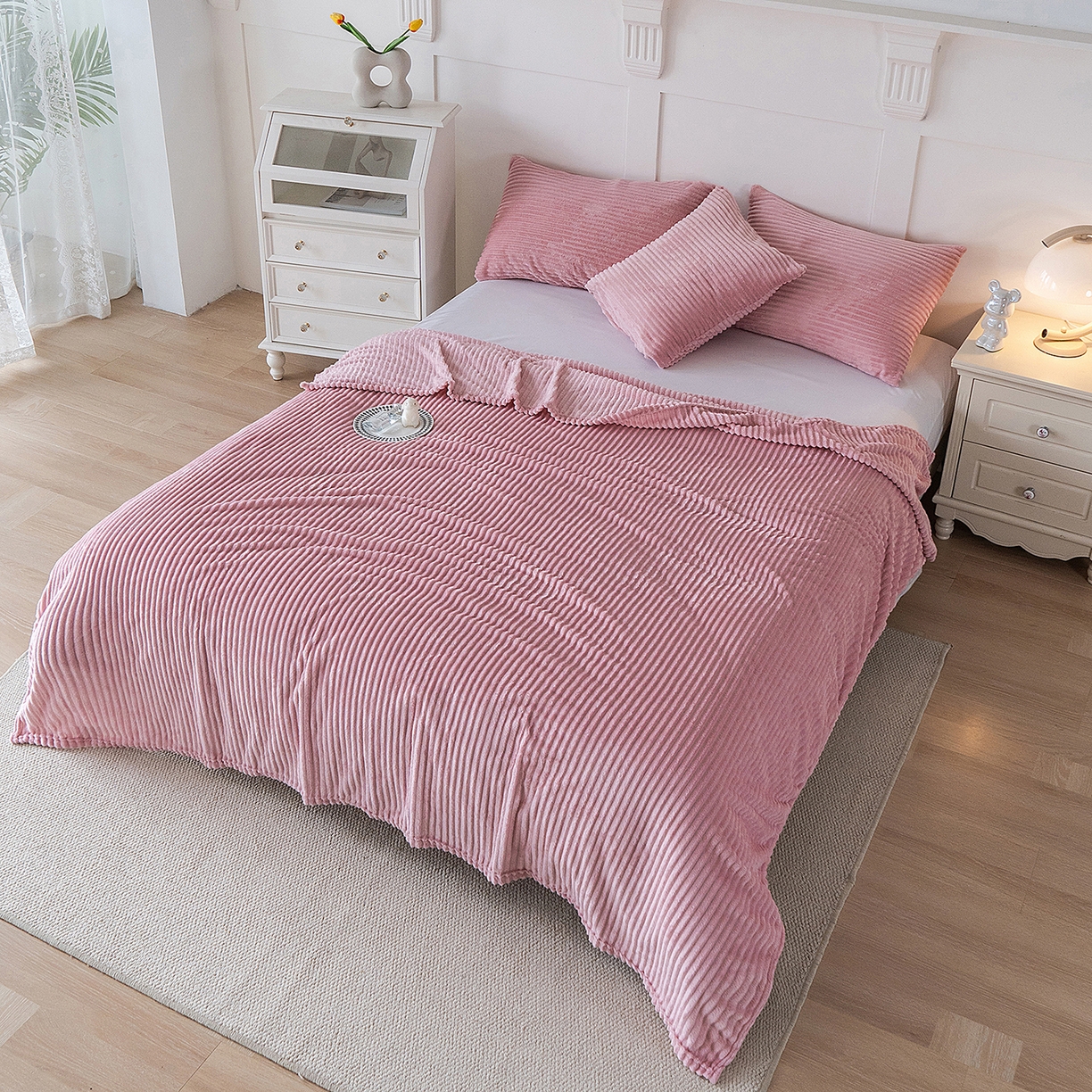 91家纺网 家纺一手货源 找家纺 楼兰公主 2025新款小抽条纯色双面绒毛毯 粉红