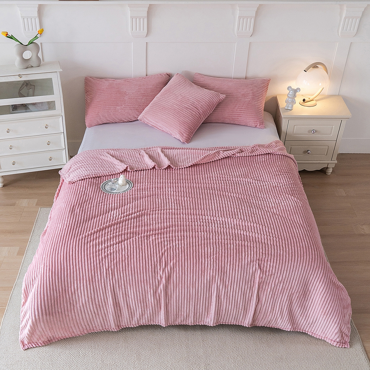 91家纺网 家纺一手货源 找家纺 楼兰公主 2025新款小抽条纯色双面绒毛毯 粉红