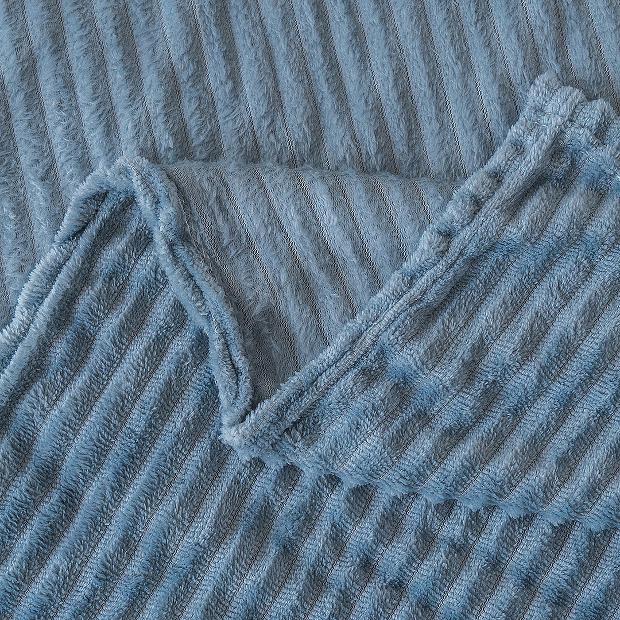 91家纺网 家纺一手货源 找家纺 楼兰公主 2025新款小抽条纯色双面绒毛毯 湖蓝