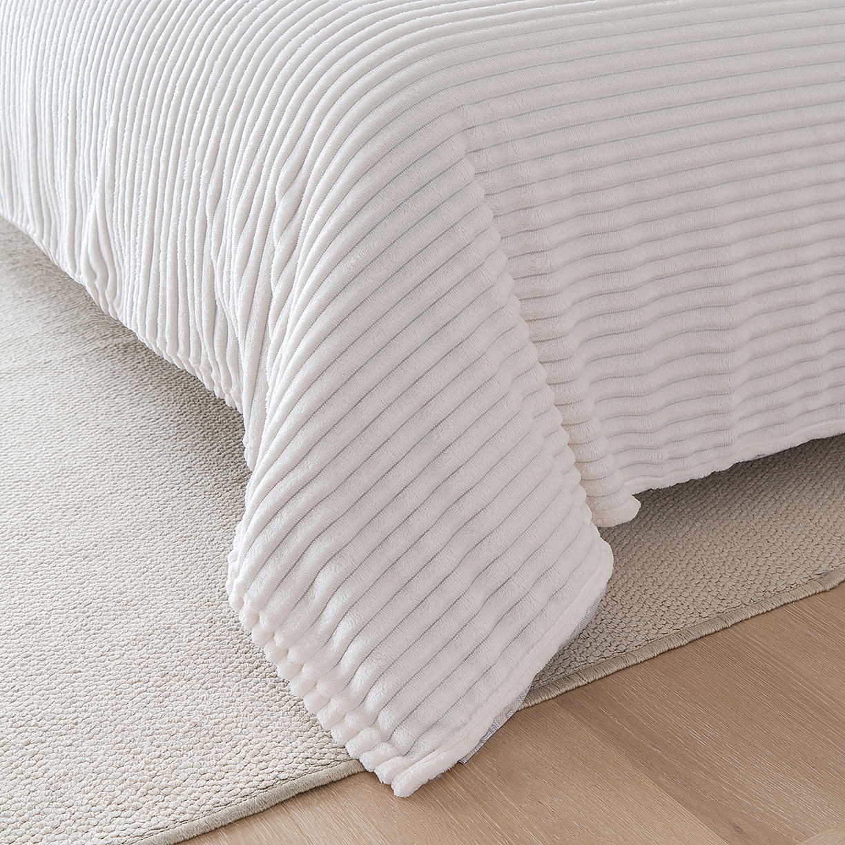 91家纺网 家纺一手货源 找家纺 楼兰公主 2025新款小抽条纯色双面绒毛毯 米白