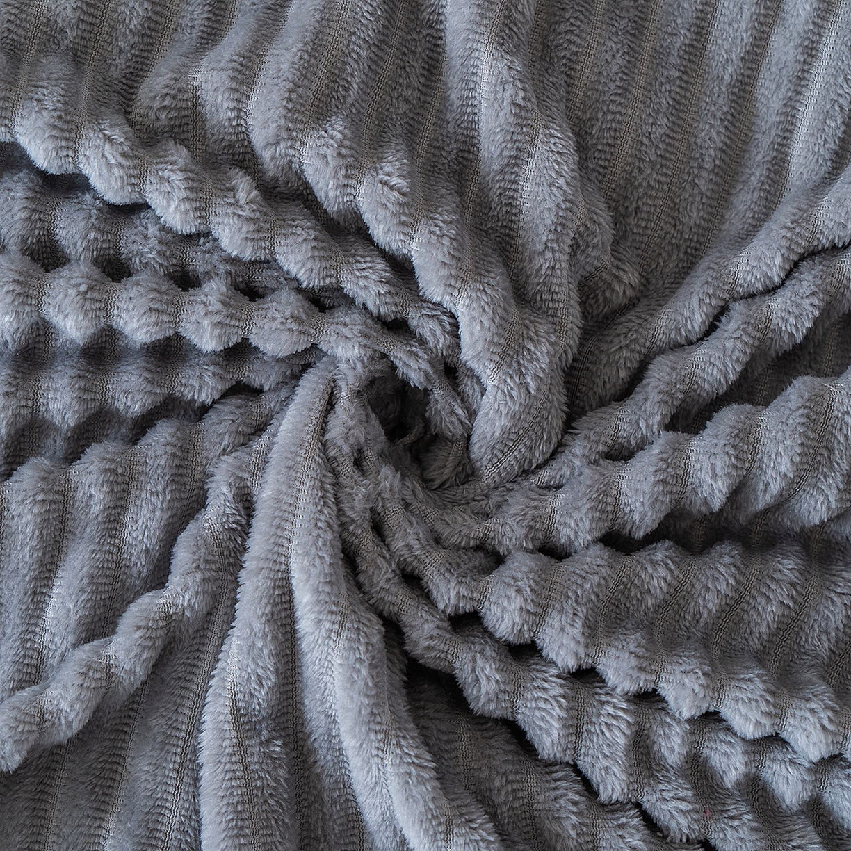 91家纺网 家纺一手货源 找家纺 楼兰公主 2025新款小抽条纯色双面绒毛毯 浅灰