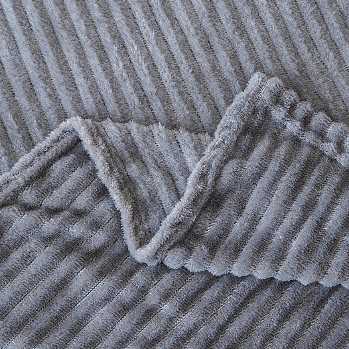 91家纺网 家纺一手货源 找家纺 楼兰公主 2025新款小抽条纯色双面绒毛毯 浅灰