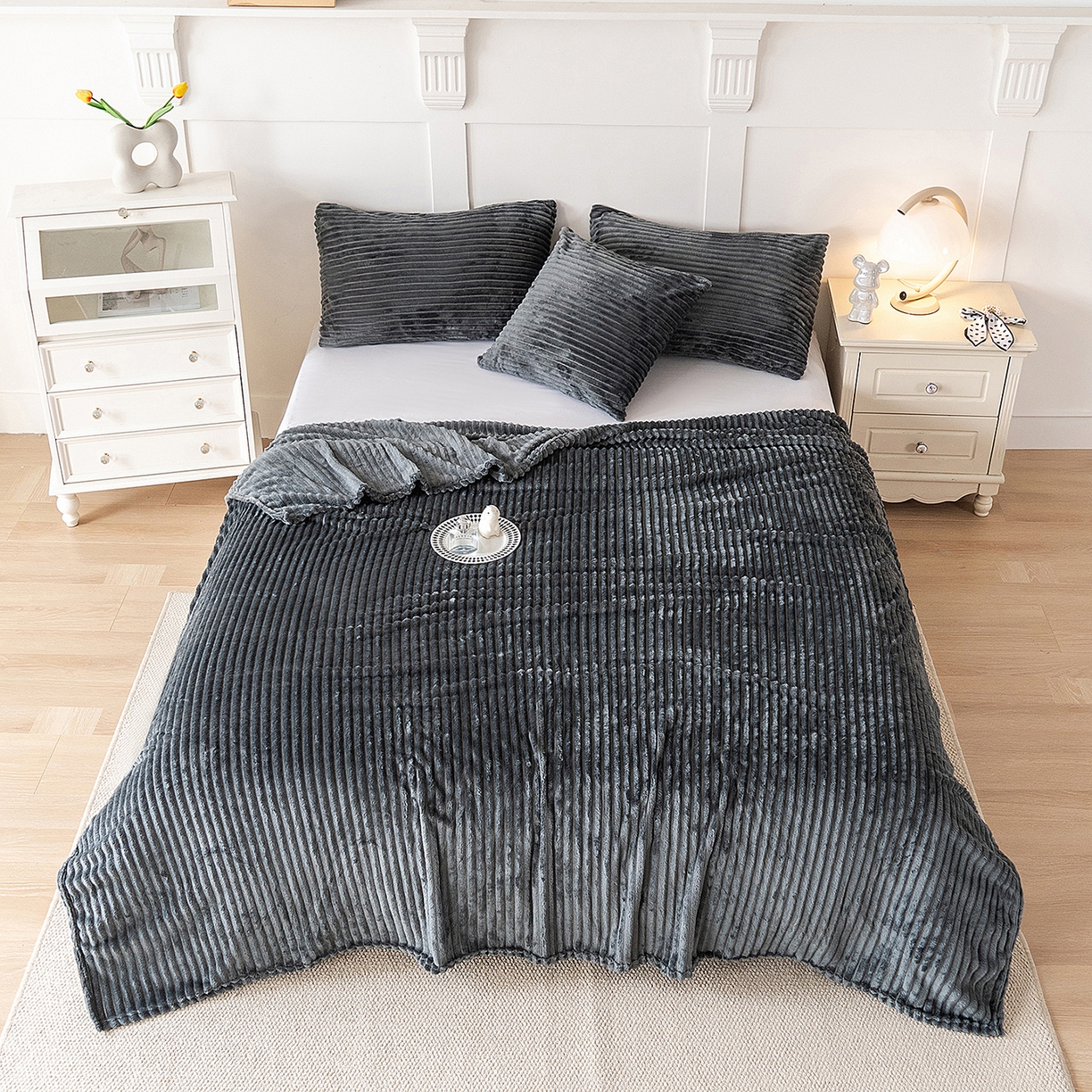 91家纺网 家纺一手货源 找家纺 楼兰公主 2025新款小抽条纯色双面绒毛毯 深灰