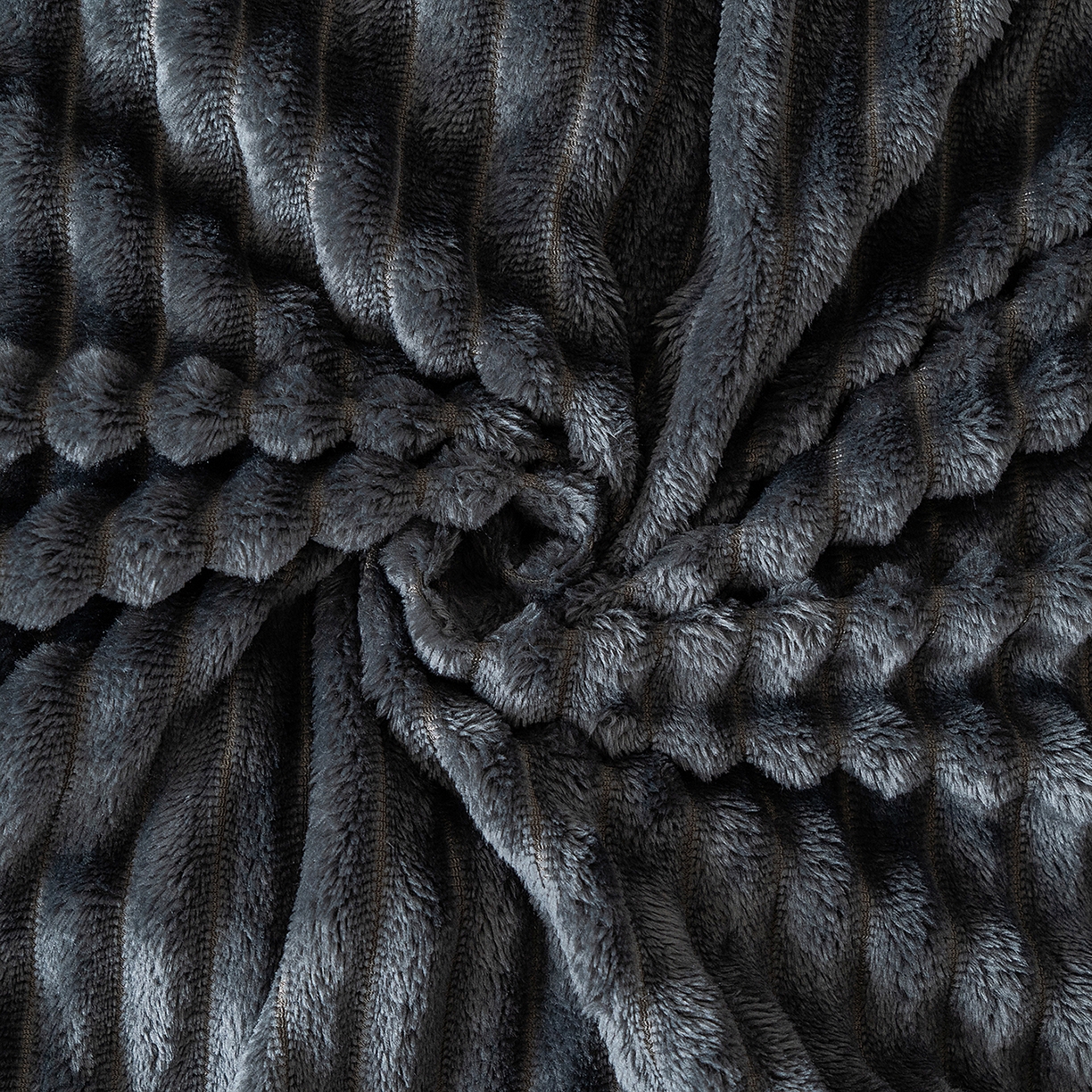 91家纺网 家纺一手货源 找家纺 楼兰公主 2025新款小抽条纯色双面绒毛毯 深灰