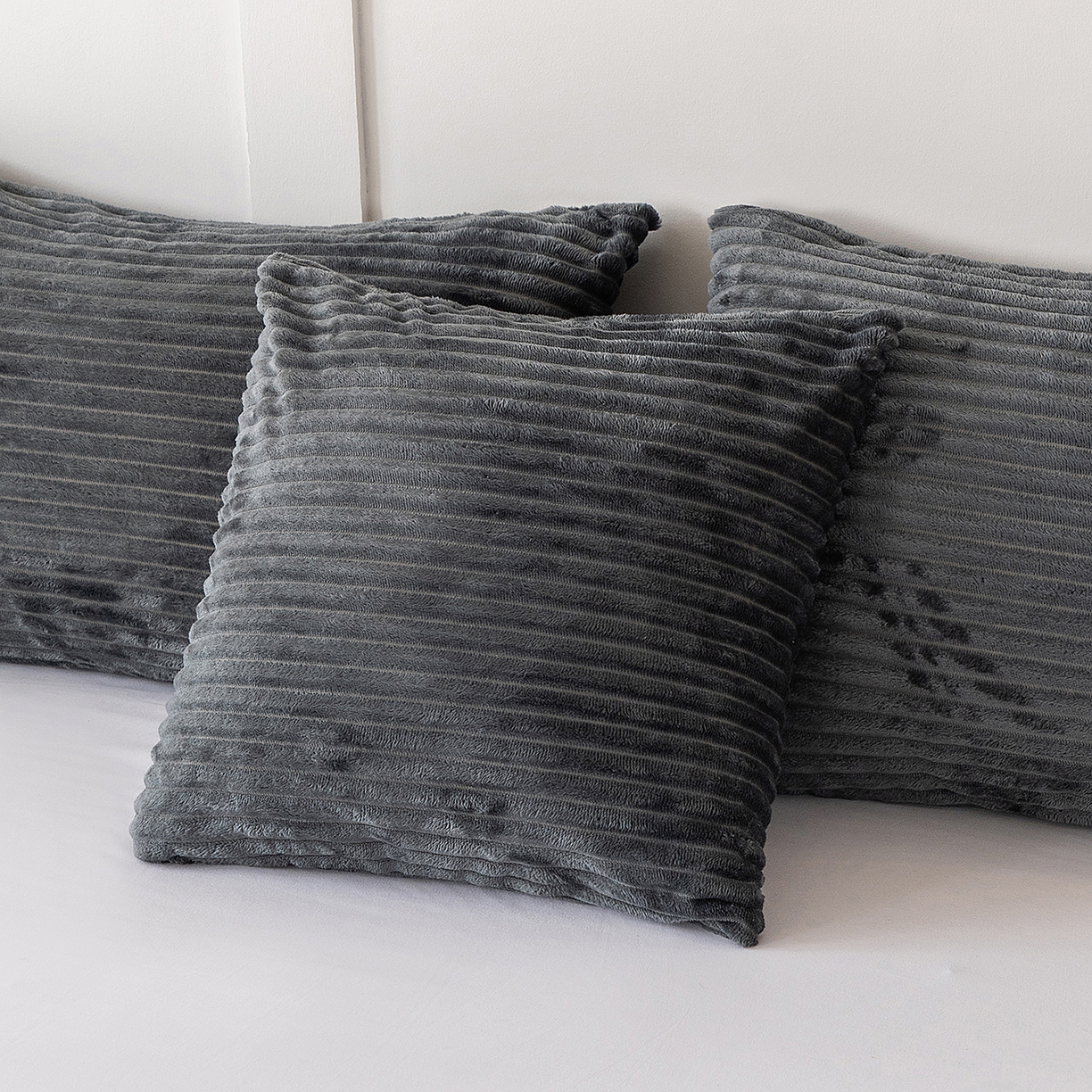 91家纺网 家纺一手货源 找家纺 楼兰公主 2025新款小抽条纯色双面绒毛毯 深灰