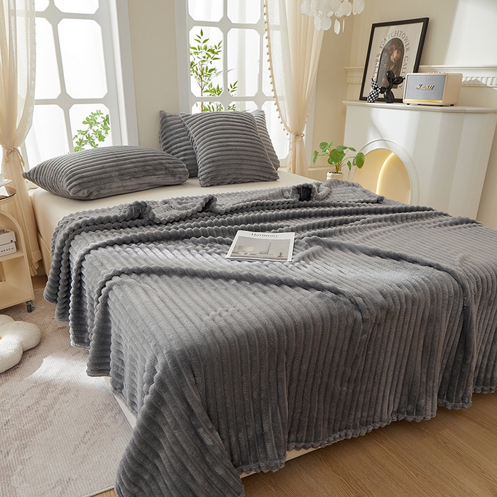 91家纺网 家纺一手货源 找家纺 （总）楼兰公主 2025新款A类兔兔绒多功能大抽条毛毯