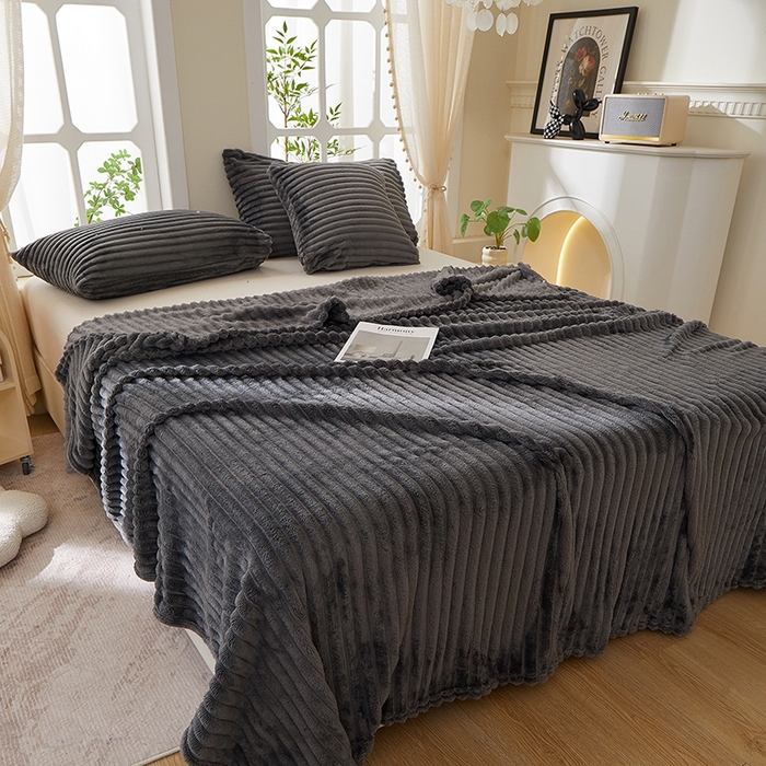 91家纺网 家纺一手货源 找家纺 （总）楼兰公主 2025新款A类兔兔绒多功能大抽条毛毯