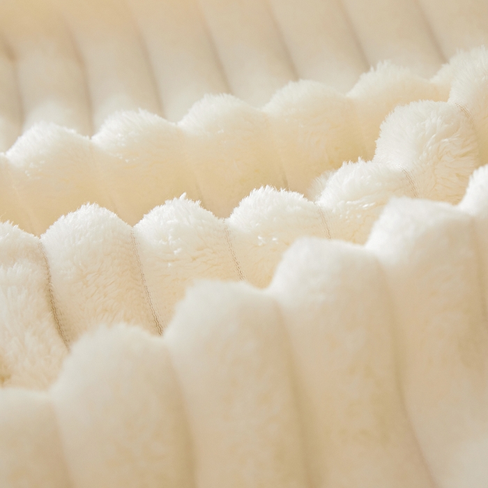 91家纺网 家纺一手货源 找家纺 楼兰公主 2025新款A类兔兔绒多功能大抽条毛毯 米雪白