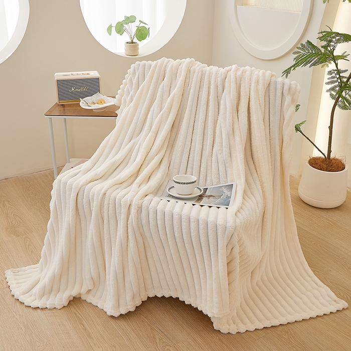 91家纺网 家纺一手货源 找家纺 楼兰公主 2025新款A类兔兔绒多功能大抽条毛毯 米雪白