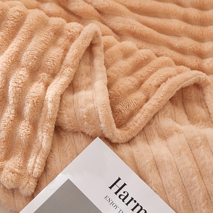 91家纺网 家纺一手货源 找家纺 楼兰公主 2025新款A类兔兔绒多功能大抽条毛毯 蜜卡其