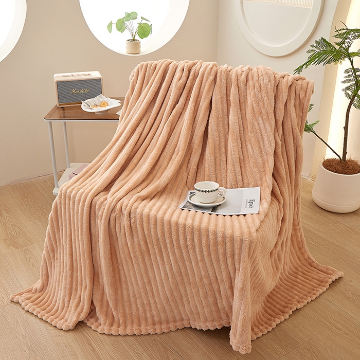 91家纺网 家纺一手货源 找家纺 楼兰公主 2025新款A类兔兔绒多功能大抽条毛毯 蜜卡其