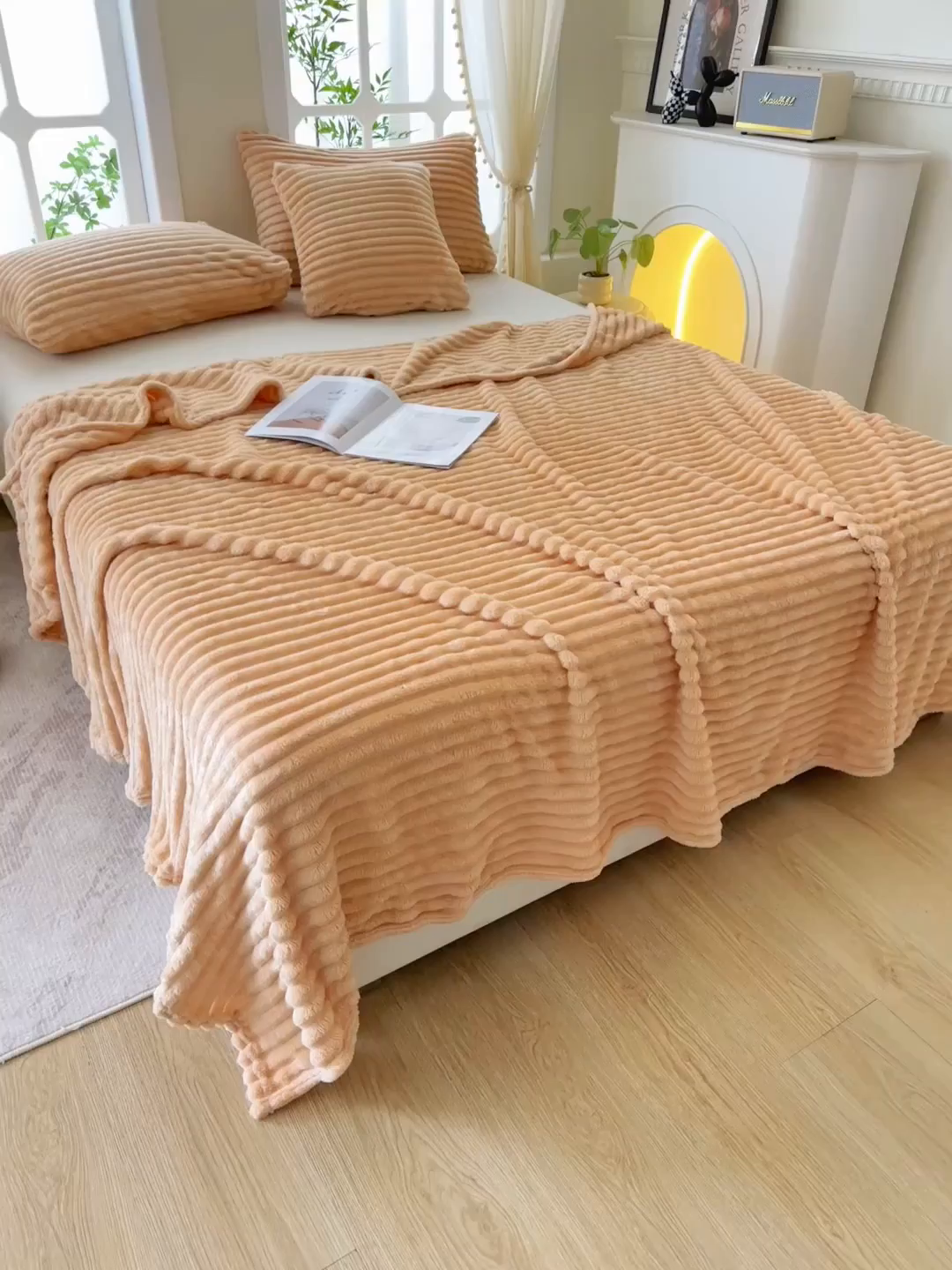 91家纺网 家纺一手货源 找家纺 楼兰公主 2025新款A类兔兔绒多功能大抽条毛毯 蜜卡其