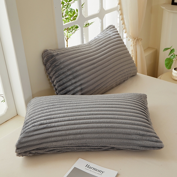 91家纺网 家纺一手货源 找家纺 楼兰公主 2025新款A类兔兔绒多功能大抽条毛毯 缥缈灰