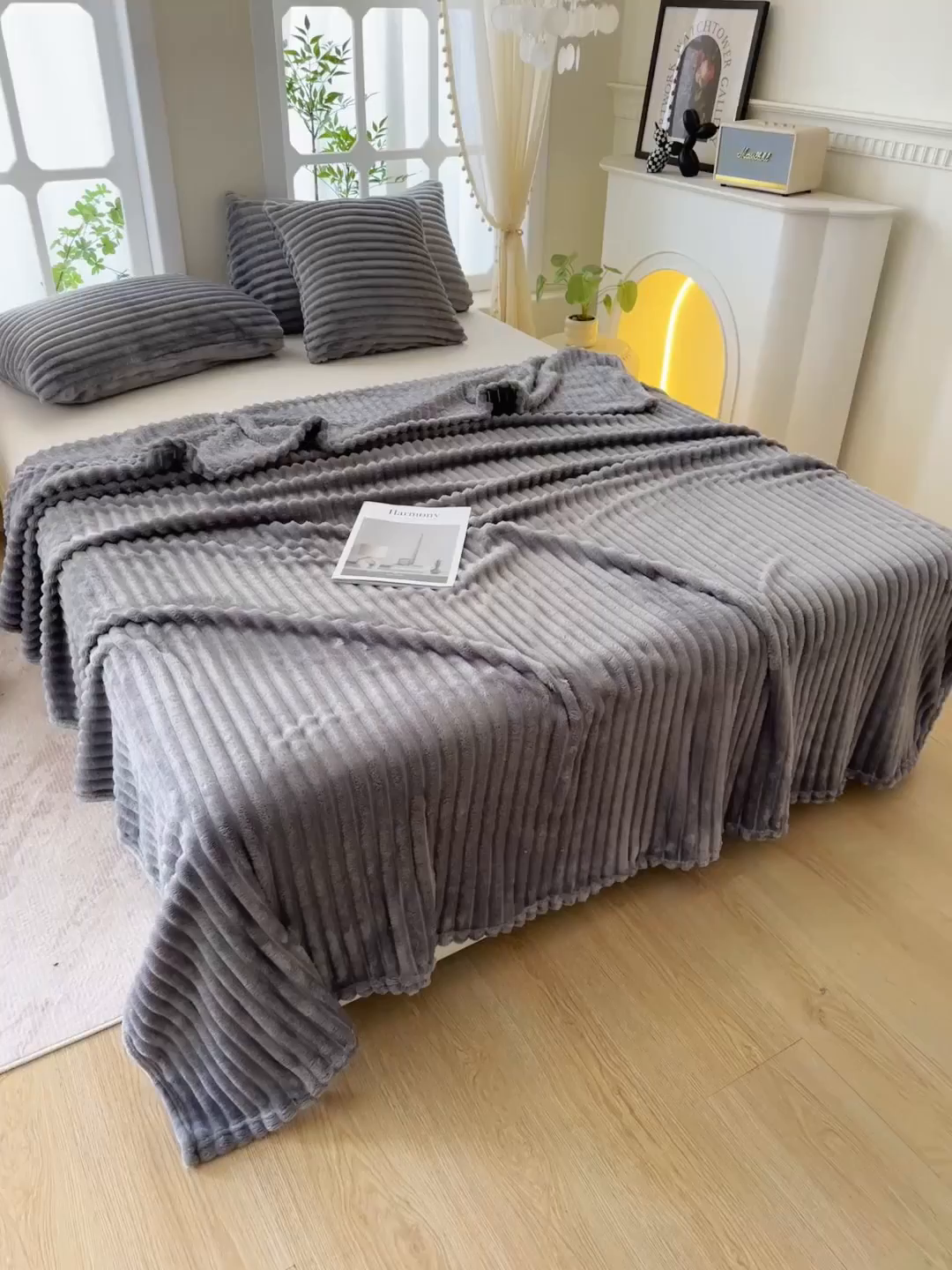 91家纺网 家纺一手货源 找家纺 楼兰公主 2025新款A类兔兔绒多功能大抽条毛毯 缥缈灰