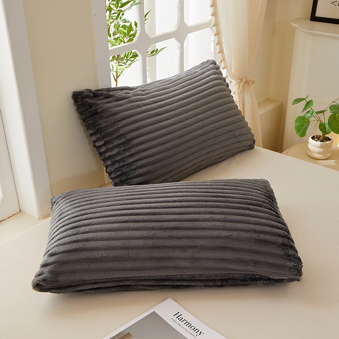 91家纺网 家纺一手货源 找家纺 楼兰公主 2025新款A类兔兔绒多功能大抽条毛毯 太空灰