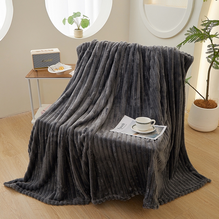 91家纺网 家纺一手货源 找家纺 楼兰公主 2025新款A类兔兔绒多功能大抽条毛毯 太空灰