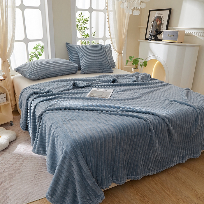 楼兰公主 2025新款A类兔兔绒多功能大抽条毛毯 天空蓝