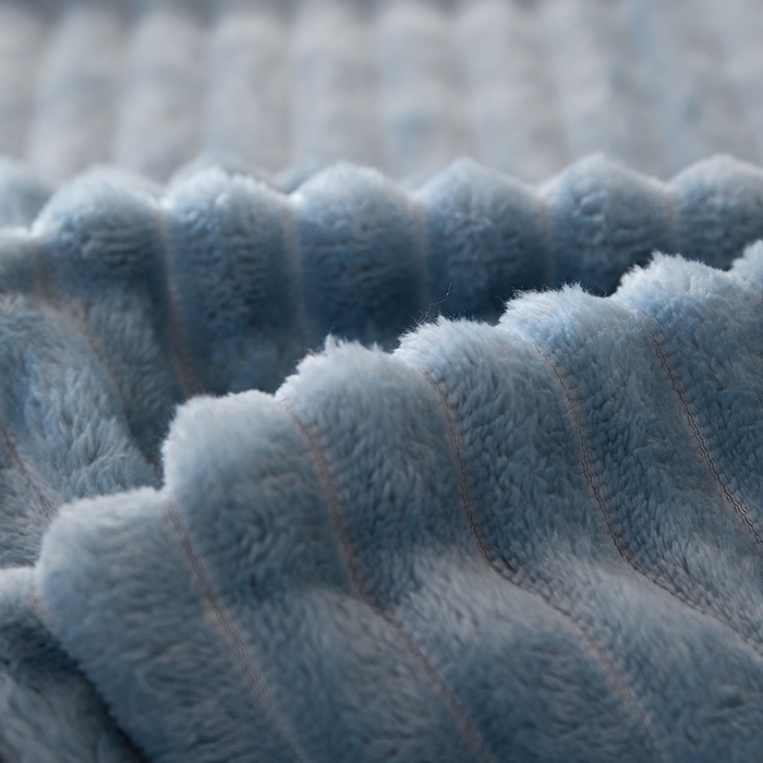 91家纺网 家纺一手货源 找家纺 楼兰公主 2025新款A类兔兔绒多功能大抽条毛毯 天空蓝