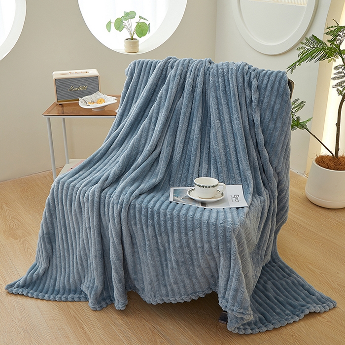 91家纺网 家纺一手货源 找家纺 楼兰公主 2025新款A类兔兔绒多功能大抽条毛毯 天空蓝