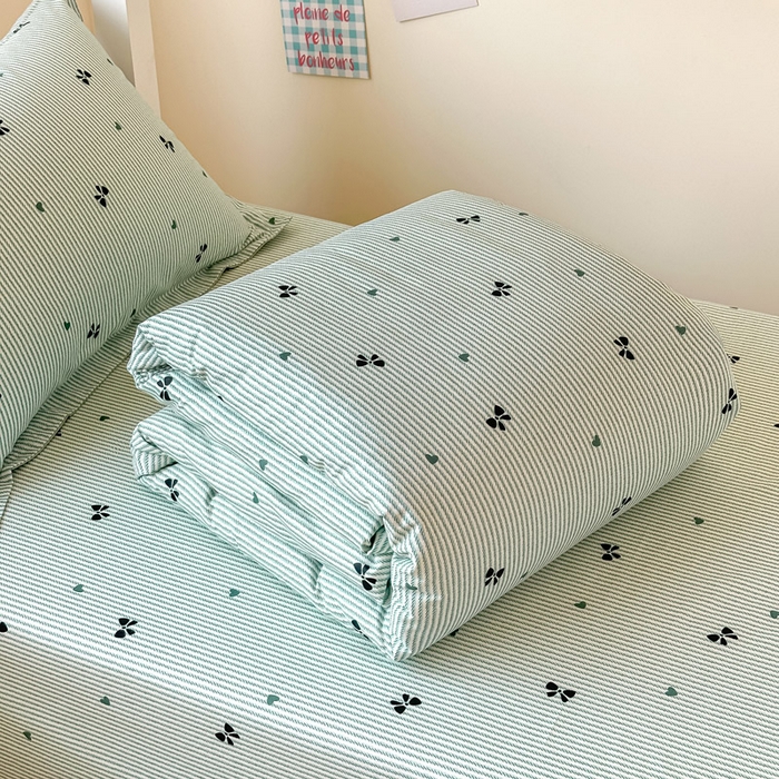 91家纺网 家纺一手货源 找家纺 2025新款学生宿舍全棉三件套 绿底蝴蝶结