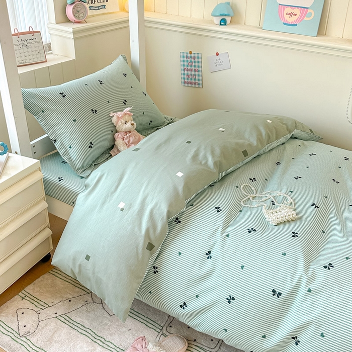 91家纺网 家纺一手货源 找家纺 2025新款学生宿舍全棉三件套 绿底蝴蝶结