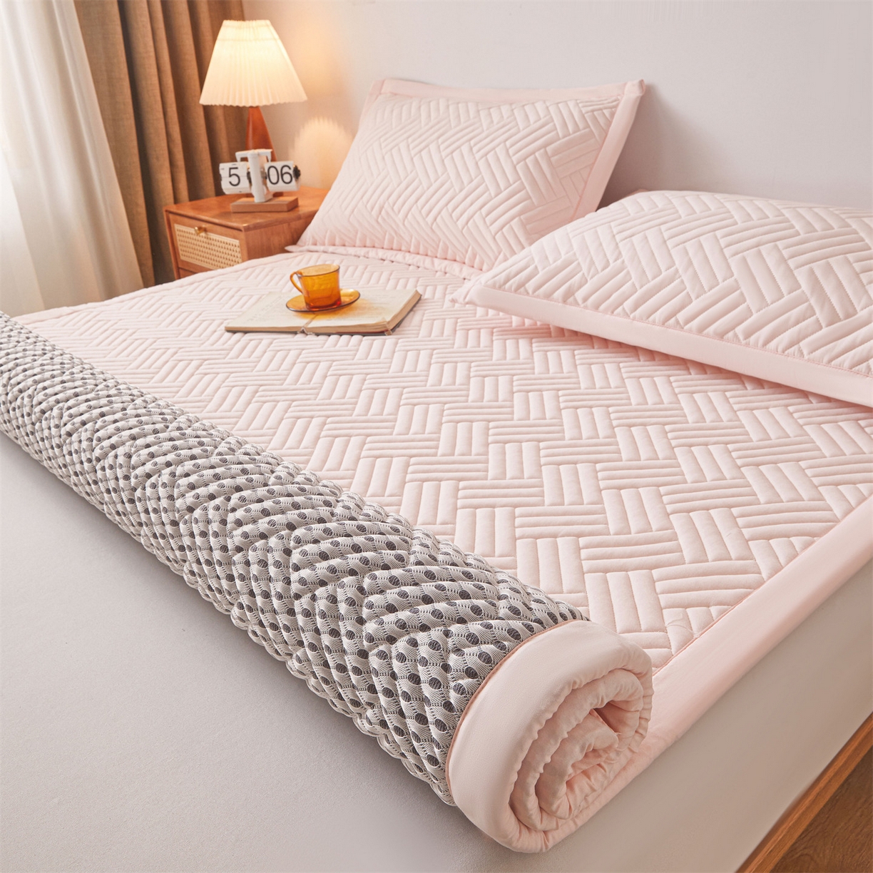 91家纺网 家纺一手货源 找家纺 雯豆家纺 2025新品四季款加厚床褥垫子床垫保护垫四季通用 摩登-密合粉