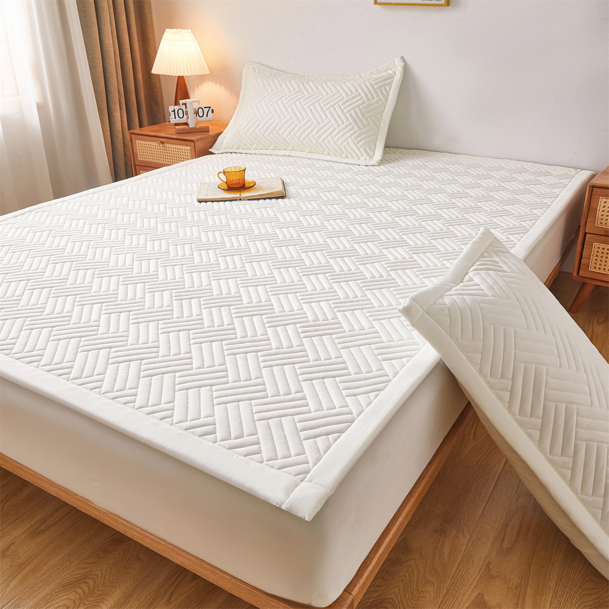 91家纺网 家纺一手货源 找家纺 雯豆家纺 2025新品四季款加厚床褥垫子床垫保护垫四季通用 摩登-月光白