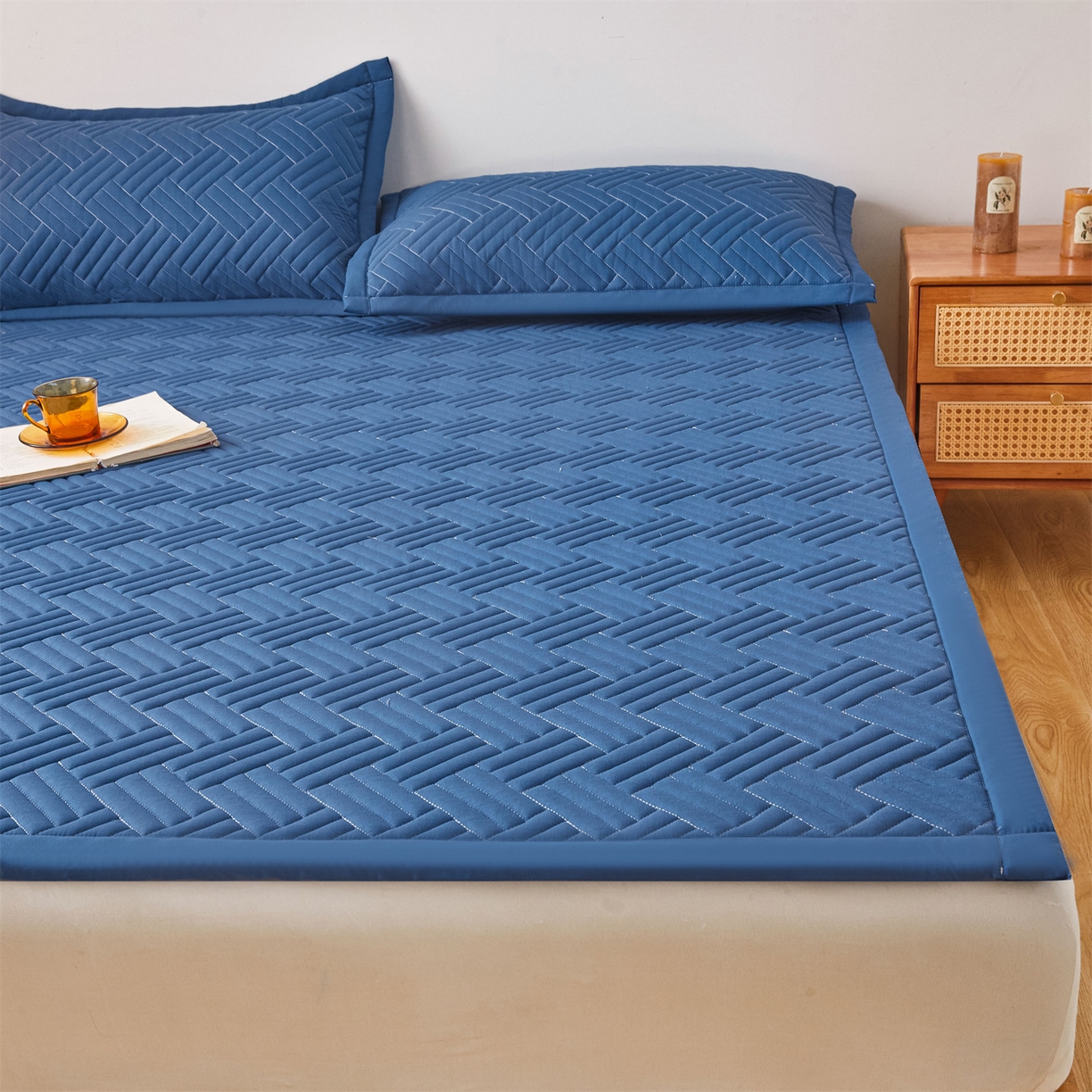 91家纺网 家纺一手货源 找家纺 雯豆家纺 2025新品四季款加厚床褥垫子床垫保护垫四季通用 摩登-黛蓝