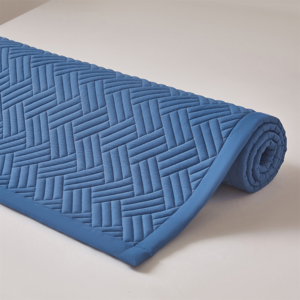 91家纺网 家纺一手货源 找家纺 雯豆家纺 2025新品四季款加厚床褥垫子床垫保护垫四季通用 摩登-黛蓝