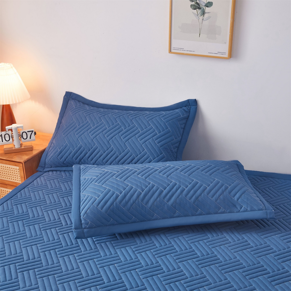 91家纺网 家纺一手货源 找家纺 雯豆家纺 2025新品四季款加厚床褥垫子床垫保护垫四季通用 摩登-黛蓝