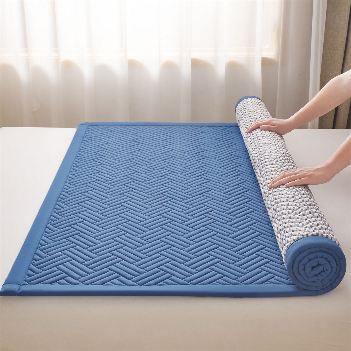 91家纺网 家纺一手货源 找家纺 雯豆家纺 2025新品四季款加厚床褥垫子床垫保护垫四季通用 摩登-黛蓝