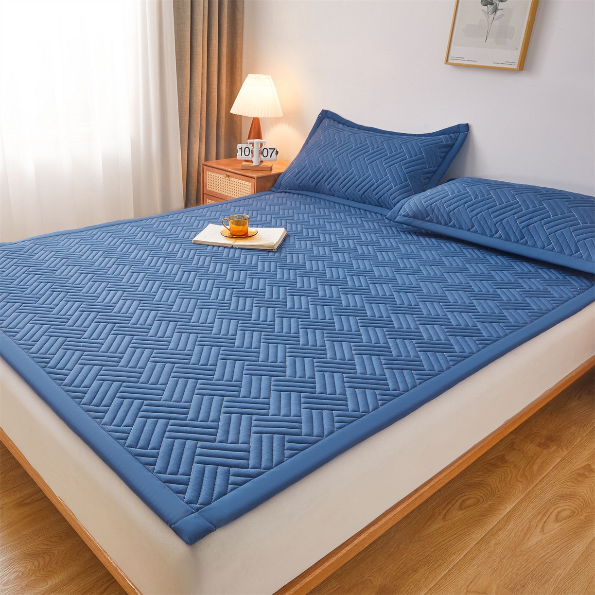 91家纺网 家纺一手货源 找家纺 雯豆家纺 2025新品四季款加厚床褥垫子床垫保护垫四季通用 摩登-黛蓝