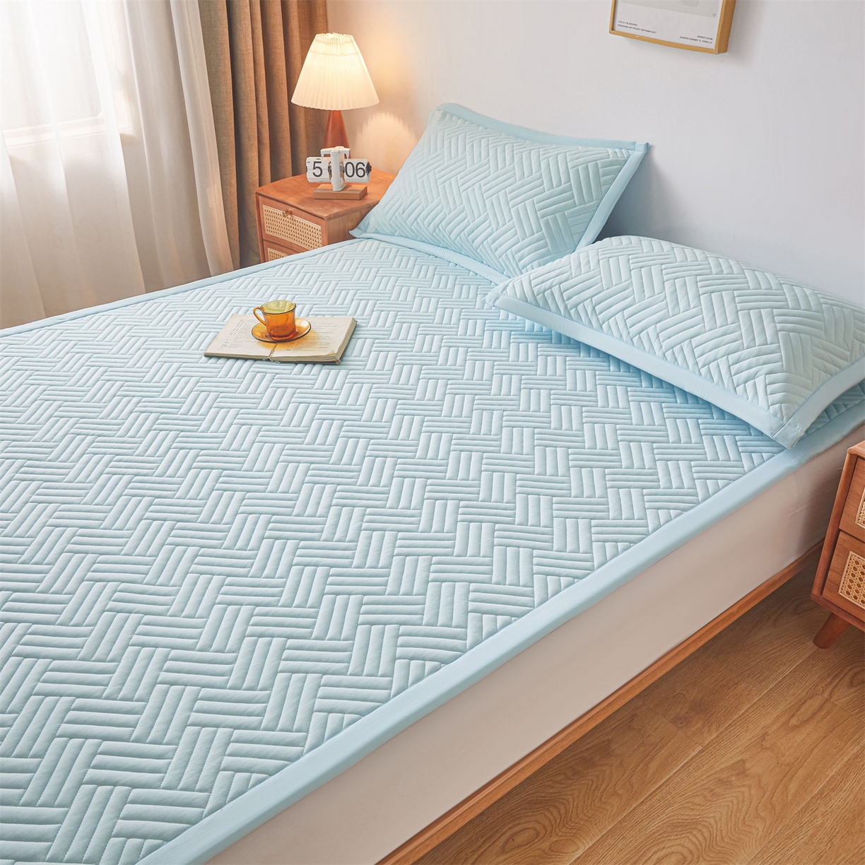 91家纺网 家纺一手货源 找家纺 雯豆家纺 2025新品四季款加厚床褥垫子床垫保护垫四季通用 摩登-淡水蓝