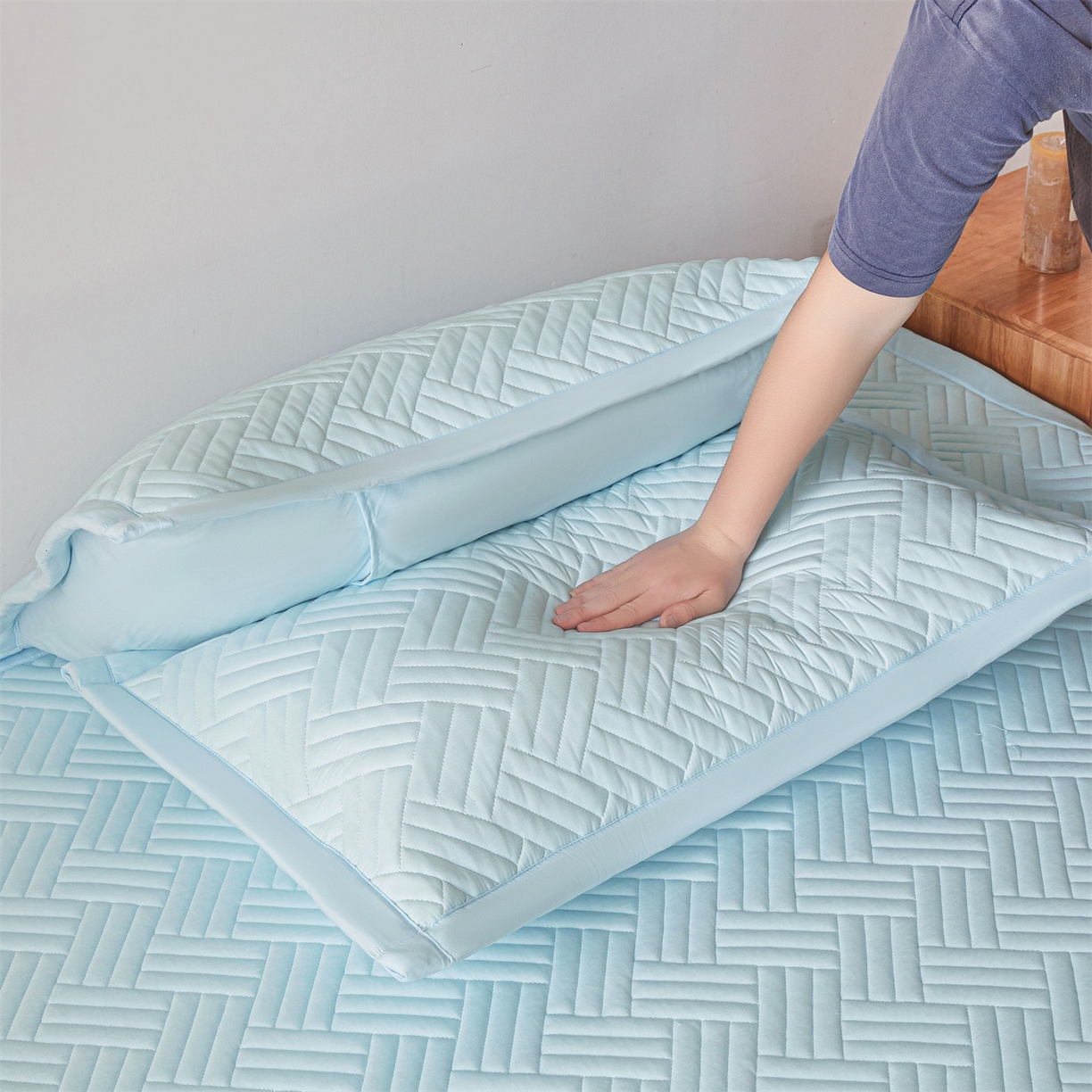91家纺网 家纺一手货源 找家纺 雯豆家纺 2025新品四季款加厚床褥垫子床垫保护垫四季通用 摩登-淡水蓝