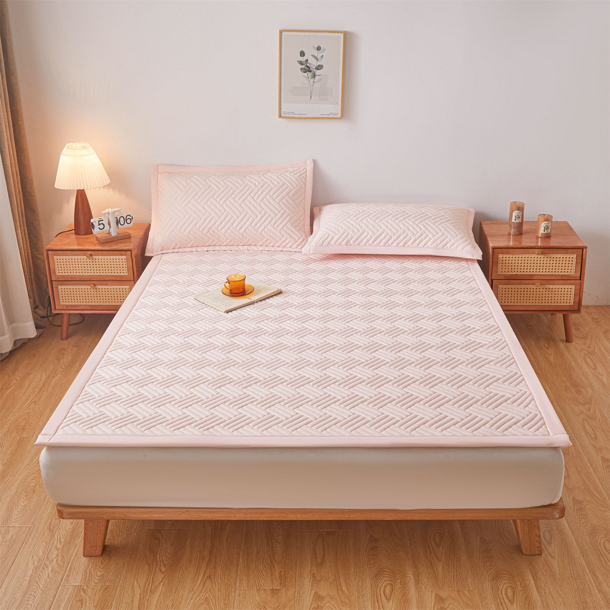 91家纺网 家纺一手货源 找家纺 雯豆家纺 2025新品四季款加厚床褥垫子床垫保护垫四季通用 摩登-密合粉