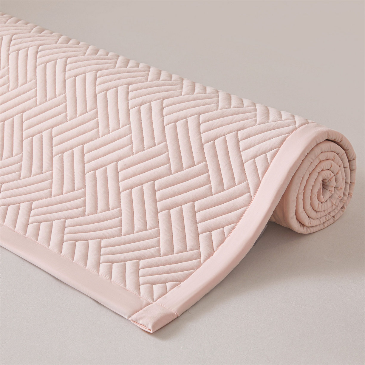 91家纺网 家纺一手货源 找家纺 雯豆家纺 2025新品四季款加厚床褥垫子床垫保护垫四季通用 摩登-密合粉