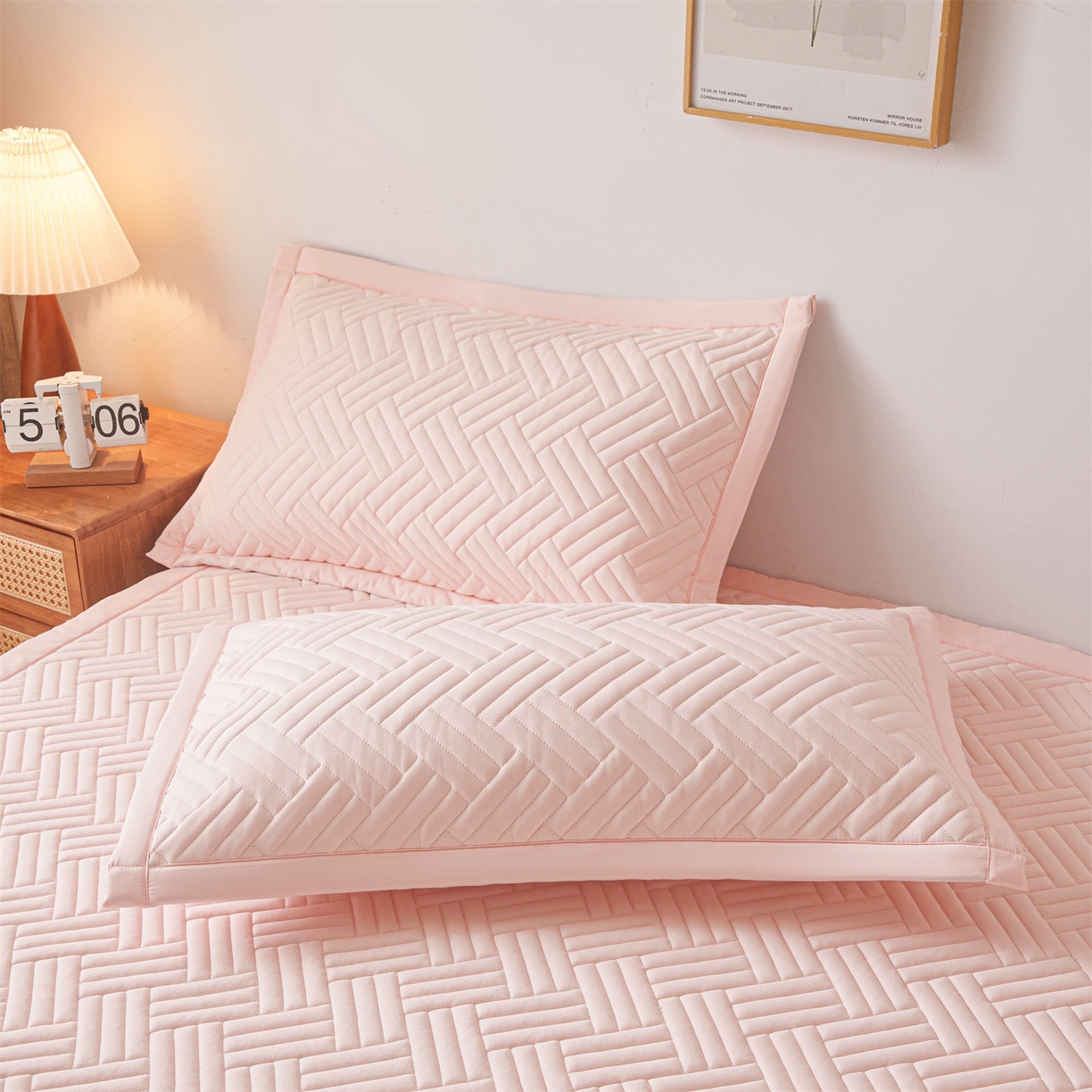 91家纺网 家纺一手货源 找家纺 雯豆家纺 2025新品四季款加厚床褥垫子床垫保护垫四季通用 摩登-密合粉