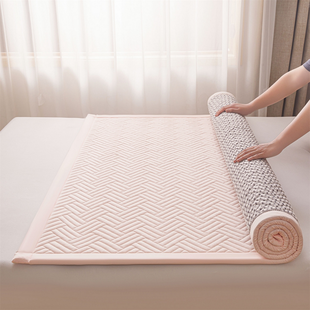 91家纺网 家纺一手货源 找家纺 雯豆家纺 2025新品四季款加厚床褥垫子床垫保护垫四季通用 摩登-密合粉