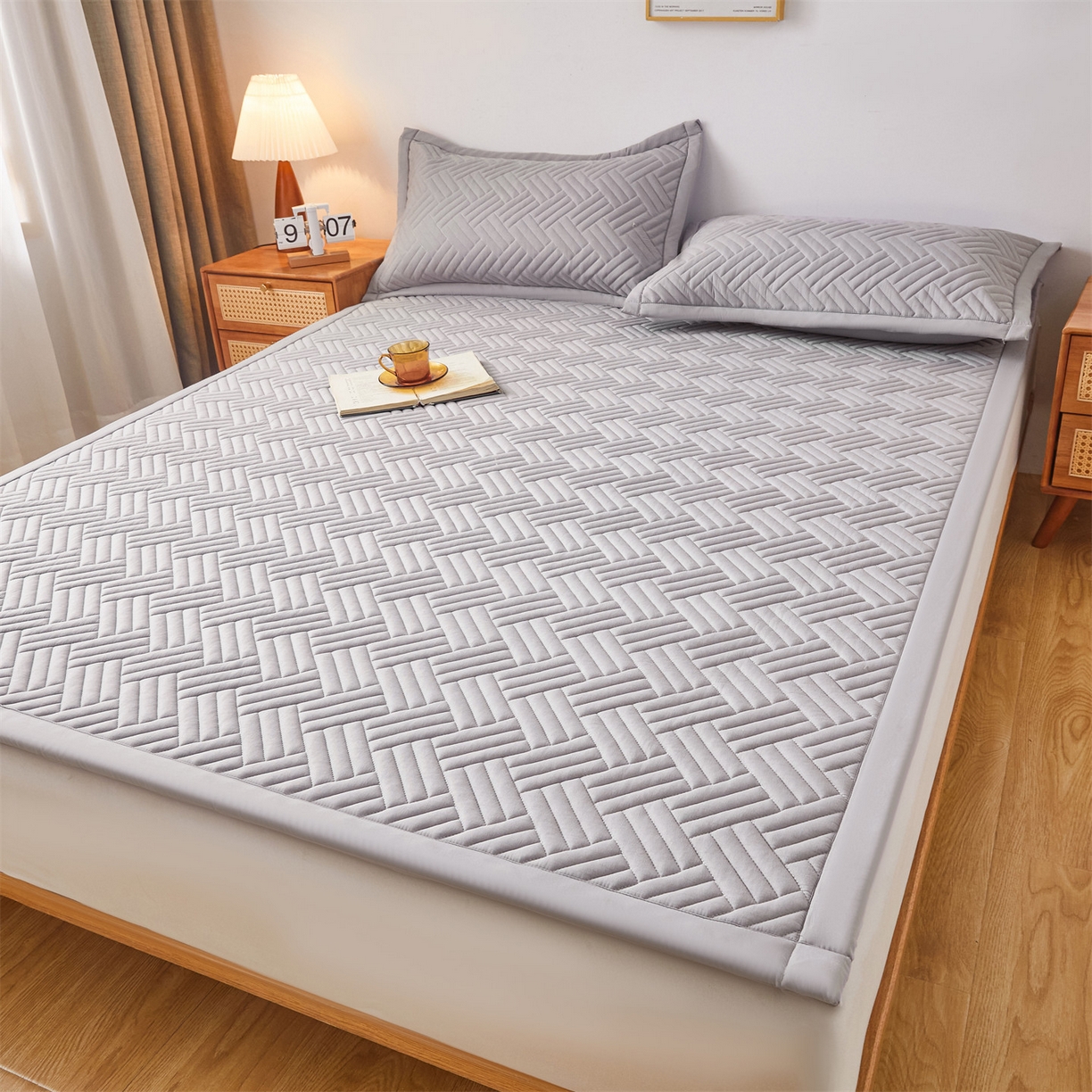 91家纺网 家纺一手货源 找家纺 雯豆家纺 2025新品四季款加厚床褥垫子床垫保护垫四季通用 摩登-暮云灰