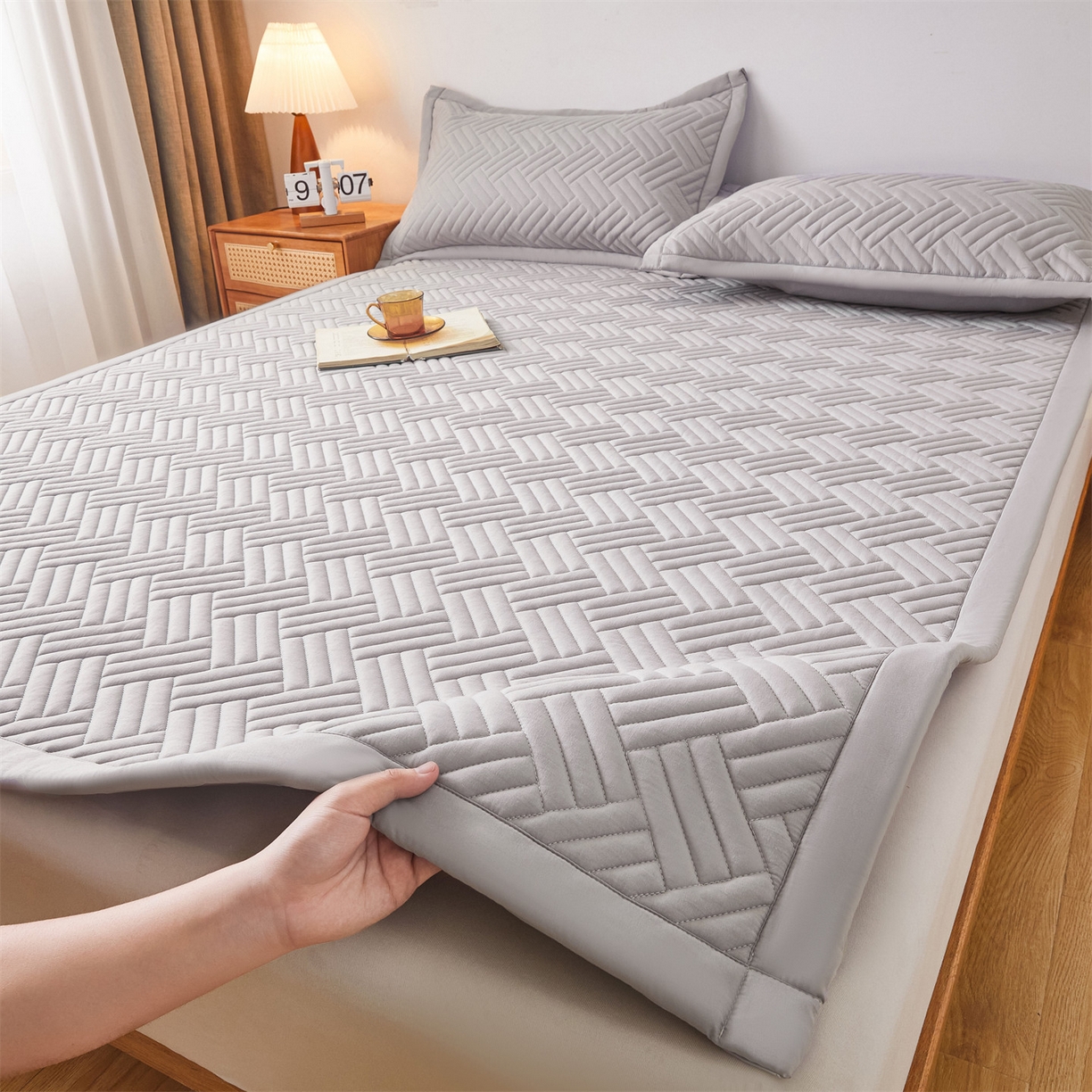 91家纺网 家纺一手货源 找家纺 雯豆家纺 2025新品四季款加厚床褥垫子床垫保护垫四季通用 摩登-暮云灰