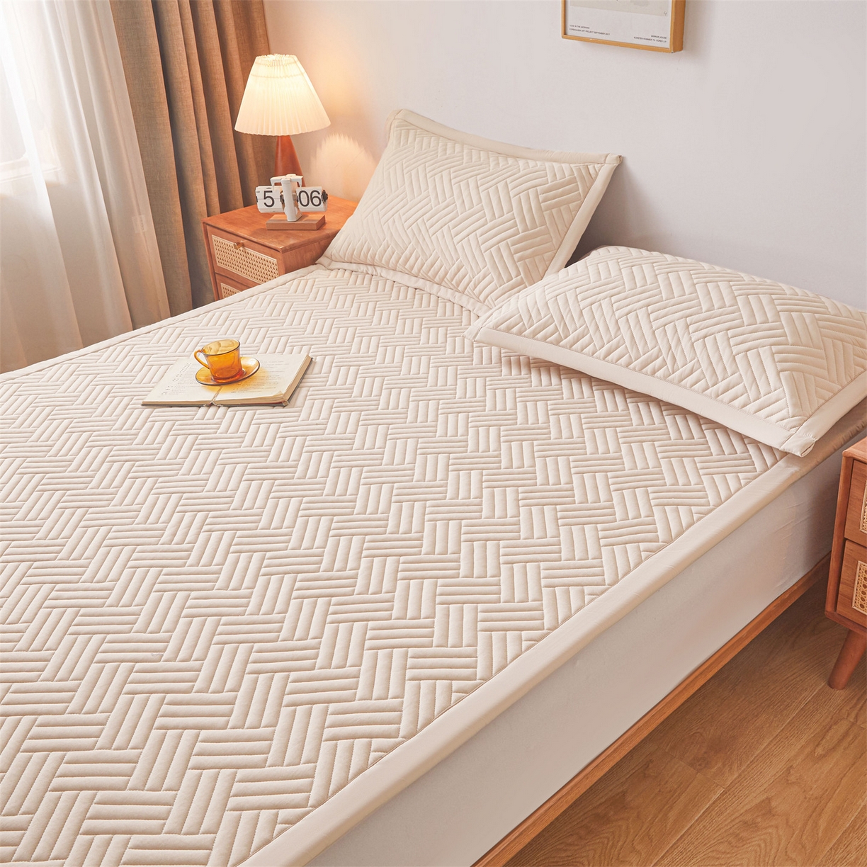 91家纺网 家纺一手货源 找家纺 雯豆家纺 2025新品四季款加厚床褥垫子床垫保护垫四季通用 摩登-奶咖