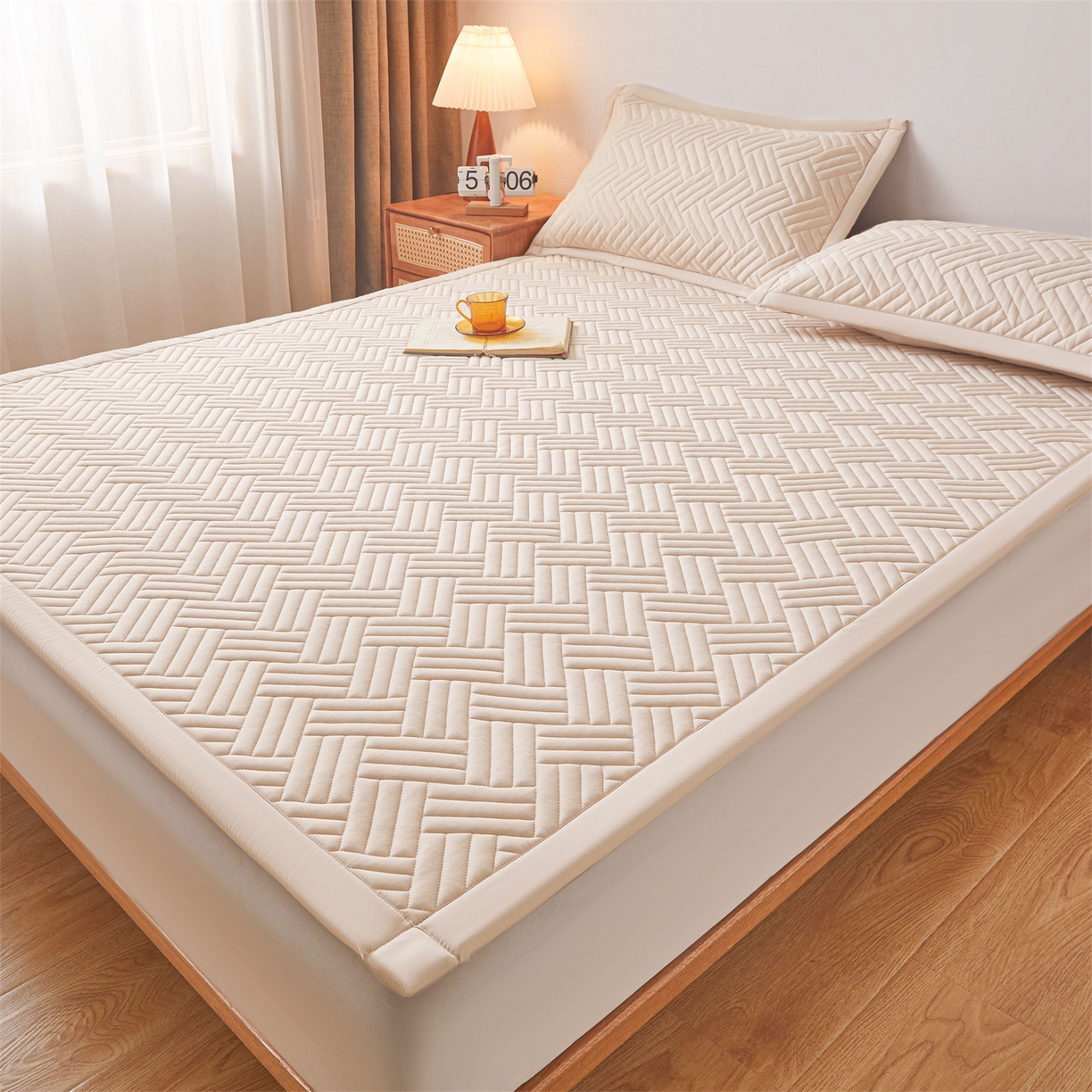 91家纺网 家纺一手货源 找家纺 雯豆家纺 2025新品四季款加厚床褥垫子床垫保护垫四季通用 摩登-奶咖